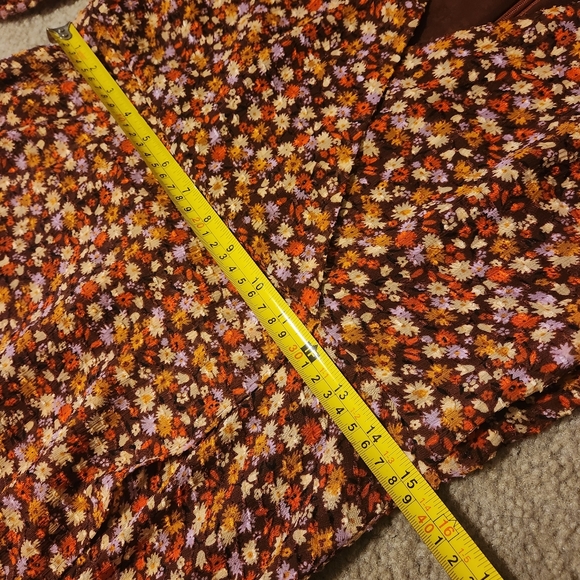 Madewell Longsleeve Cross Over Midi Dress in Clipdot Spring Prairie. - Picture 10 of 11